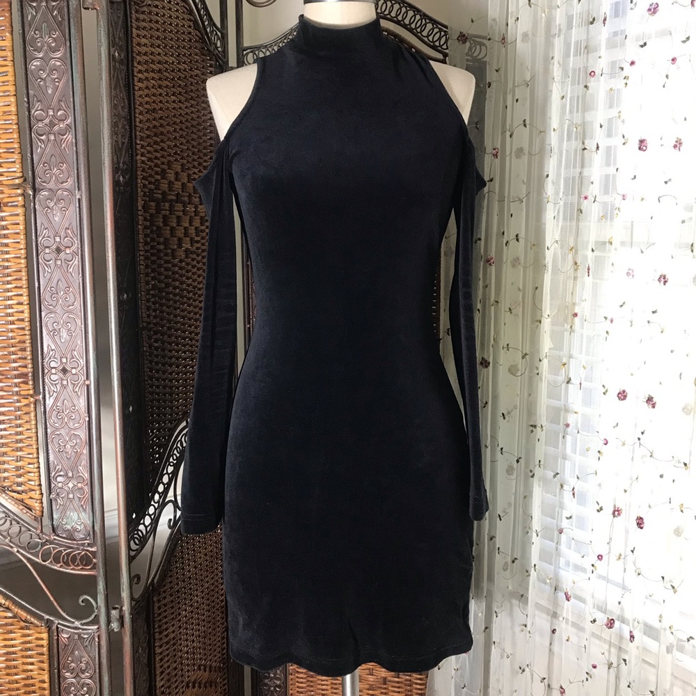 Vintage Women's Black Cold-Shoulder Sexy Whimsigoth Velvet Mini Dress